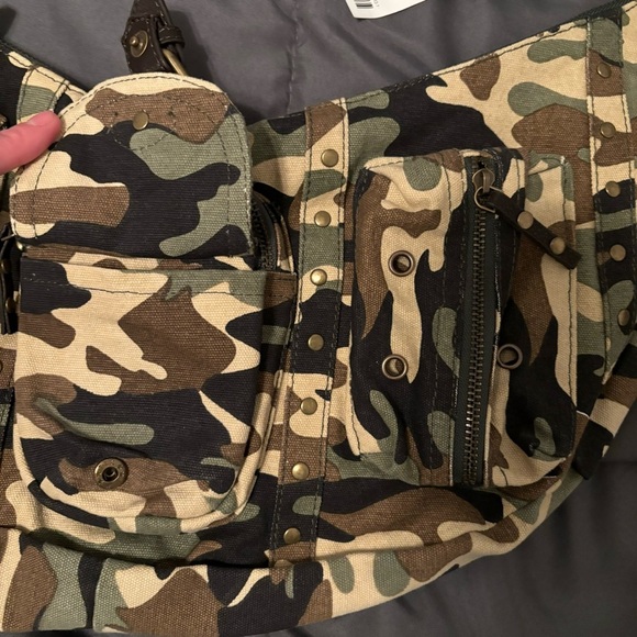 Urban Outfitters Cargo Camo Hobo Bag - Picture 4 of 4